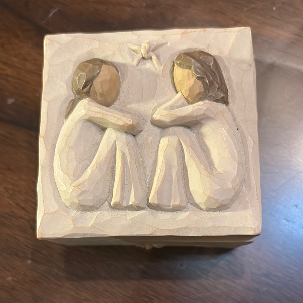 Willow Tree “Friendship” Females Raised sculpted top, inside quote trinket box